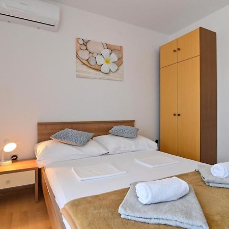 באסקה Rooms & Apartments Jadranka מראה חיצוני תמונה